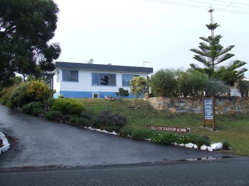 LARGE GROUNDS - 4 DWELLINGS - SEA VIEWS - GREAT LIFESTYLE WITH INCOME