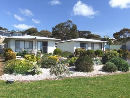 TWO HOMES WITH UNINTERRUPTED OCEAN VIEWS - IDEAL FOR ACCOMMODATION - PRIME KANGAROO ISLAND REAL EST