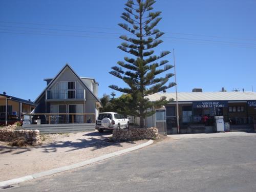 VENUS BAY GENERAL STORE + BOTTLESHOP + CAFE + BEAUTIFUL HOME (OR RENTAL ACCOMMO