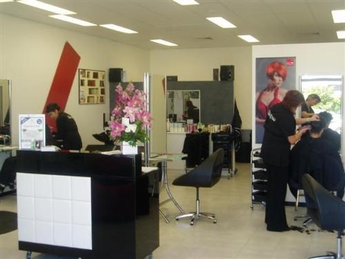 HAIR&BEAUTYSALON/MODERNSETUP PRIME LOCATION (NEAR ALDI) DRASTICALLY REDUCED