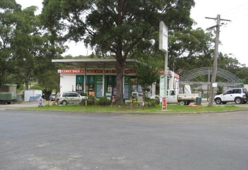 INDEPENDENT BP PETROL STATION / CAFE / LIQUOR