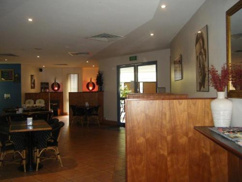 EMERALD TWIN CINEMAS & BOGEYS COFFEE SHOP