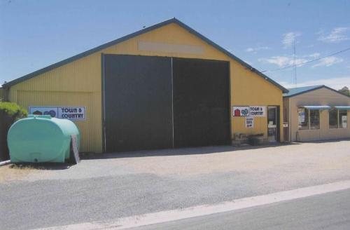 WALKER'S TOWN AND COUNTRY - RURAL MERCHANSE - BUILDING SUPPLIES - FREEHOLD!