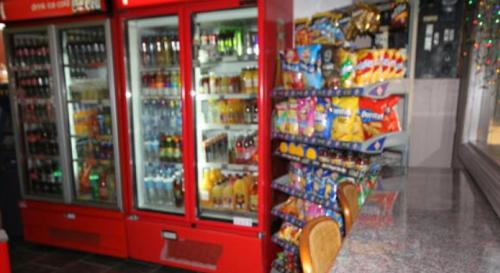 PARKVIEW STORE (CONVENIENCE STORE / TAKEAWAY / DINE-IN) - WITH RENOVATED HOME!