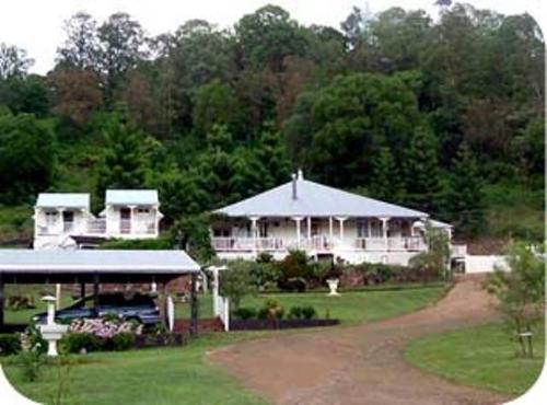 ANOTHER TIME ANOTHER PLACE - BEAUTIFUL LIFESTYLE PROPERTY WITH B&B (CABINS)