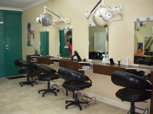 GREAT OPPORTUNITY TO PURCHASE A WELL ESTABLISHED SALON - FIRST TO SEE WILL BUY!