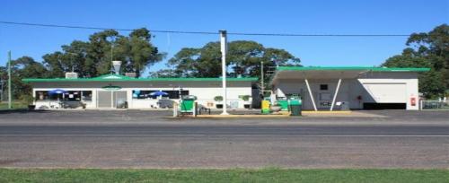 BP SERVICE STATION WITH 3 BEDROOM RESIDENCE - ONLY ONE IN TOWN - FREEHOLD!