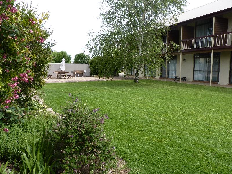 Coonawarra Motor lodge- 12 UNIT B&B, 26 YEAR LEASE! LOW RENT