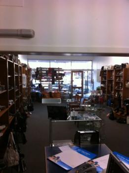 ARARAT SHOESHACK - PRIME LOCATION IN THRIVING TOWN!
