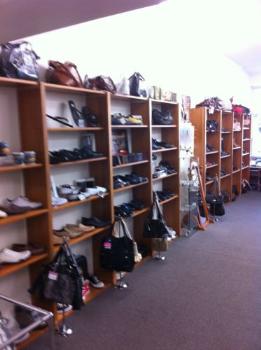 ARARAT SHOESHACK - PRIME LOCATION IN THRIVING TOWN!