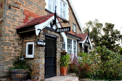 AWARD WINNING "GRASSHOPPER ROADHOUSE & RESTAURANT" - WITH 2 RESIDENCES