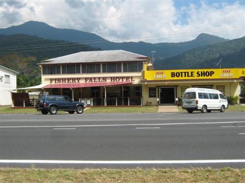 FISHERY FALLS HOTEL - PRIME LOCATION - MAIN ROAD EXPOSURE!