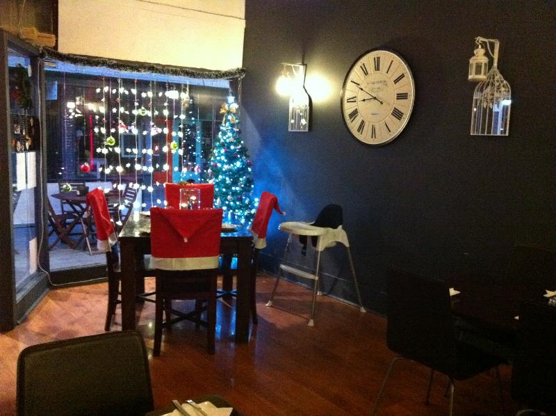 FULLY LICENCED RESTAURANT - TOP LOCATION - ESTABLISHED 9 YEARS!