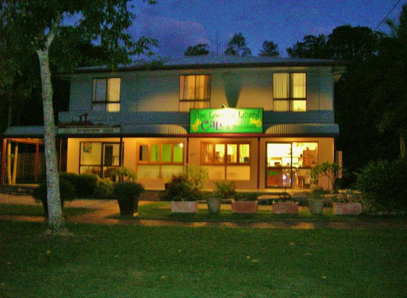 FREEHOLD BUILDING - RESIDENCE - CAFE PLUS BONUS INCOME - WALK IN WALK OUT