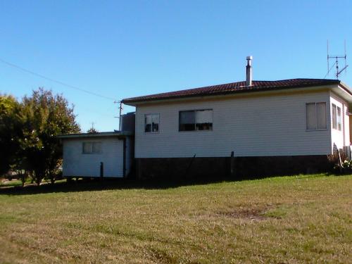 WORKING WITH A VIEW! - MECHANICAL REPAIRS SET ON LARGE ACREAGE WITH RESIDENCE!