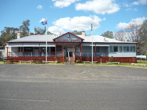 COUNTRY HOTEL (ESTABLISHED 1876)