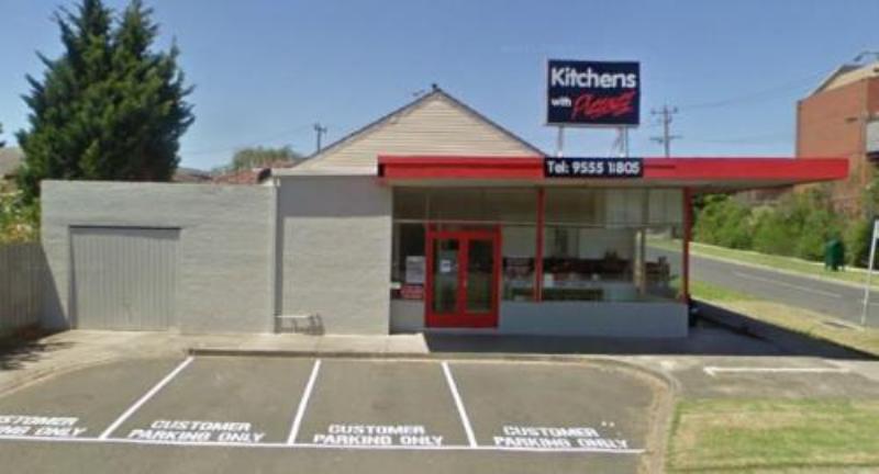 WELL ESTABLISHED BUSINESS - SHOWROOM WITH GREAT EXPOSURE