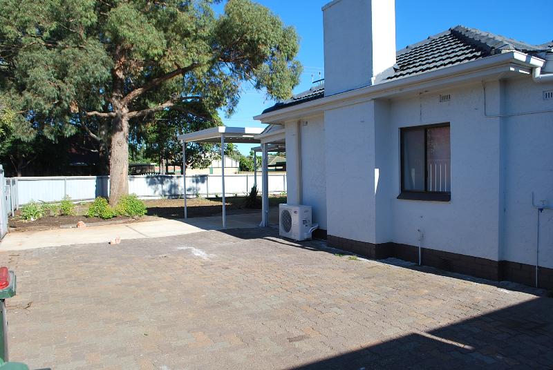 Oaklands House - Home from Home