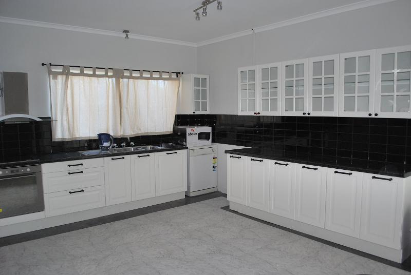 Oaklands House - Home from Home