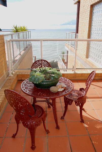 Luxury Fourth Floor Apartment 2 min to beach 2 min to main shopping areas