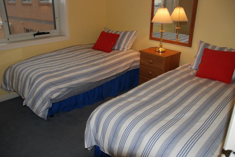 Luxury Fourth Floor Apartment 2 min to beach 2 min to main shopping areas