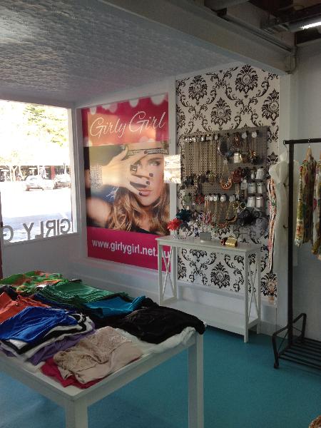 LADIES FASHION RETAIL STORE WITH FULLY FUNCTIONING ON-LINE WEBSITE
