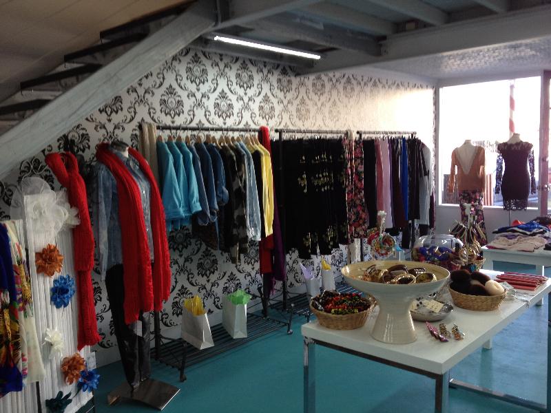 LADIES FASHION RETAIL STORE WITH FULLY FUNCTIONING ON-LINE WEBSITE