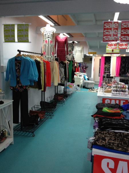 LADIES FASHION RETAIL STORE WITH FULLY FUNCTIONING ON-LINE WEBSITE