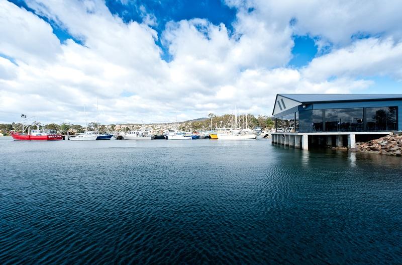One off Investor opportunity to own absolute Water Frontage – N/E TOURIST LOCAL!