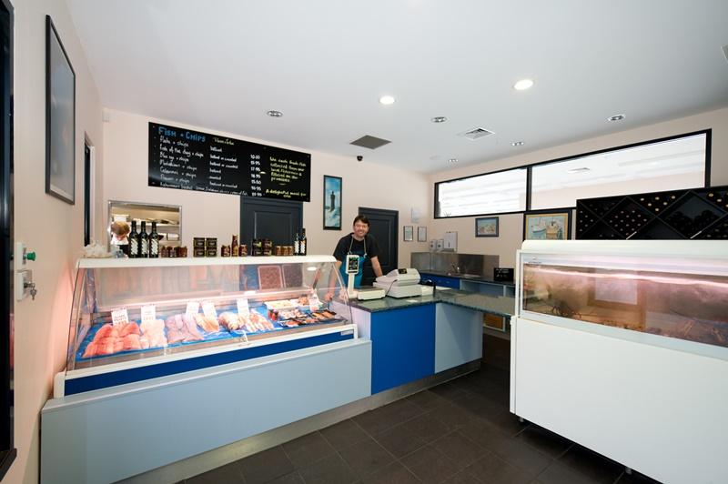 One off Investor opportunity to own absolute Water Frontage – N/E TOURIST LOCAL!