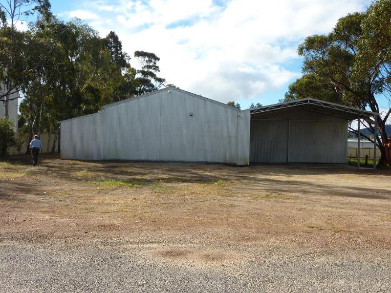 INDUSTRIAL/COMMERCIAL PROPERTY WITH EASY ACCESS TO GREAT SOUTHERN HIGHWAY