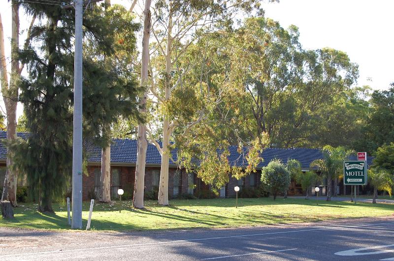 TWO RIVERS MOTEL – FREEHOLD GOING CONCERN – 5BR HOME – HIGHWAY FRONTAGE