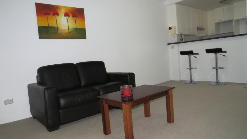 Pyrmont Modern 1 Bed Apartment Resort Style Building