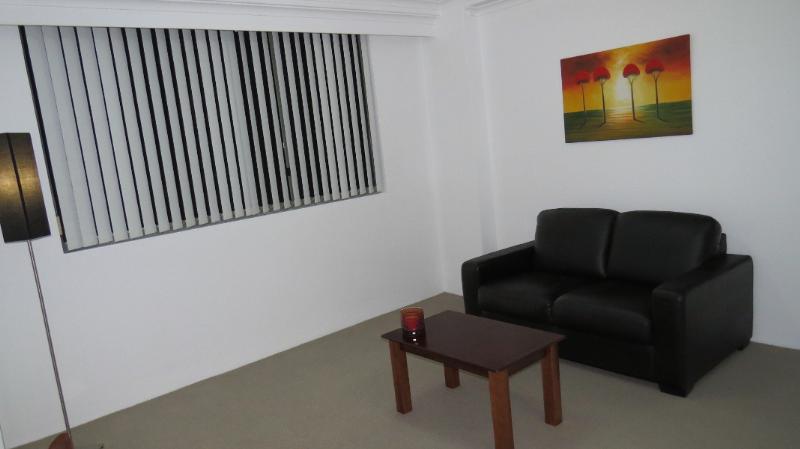 Pyrmont Modern 1 Bed Apartment Resort Style Building