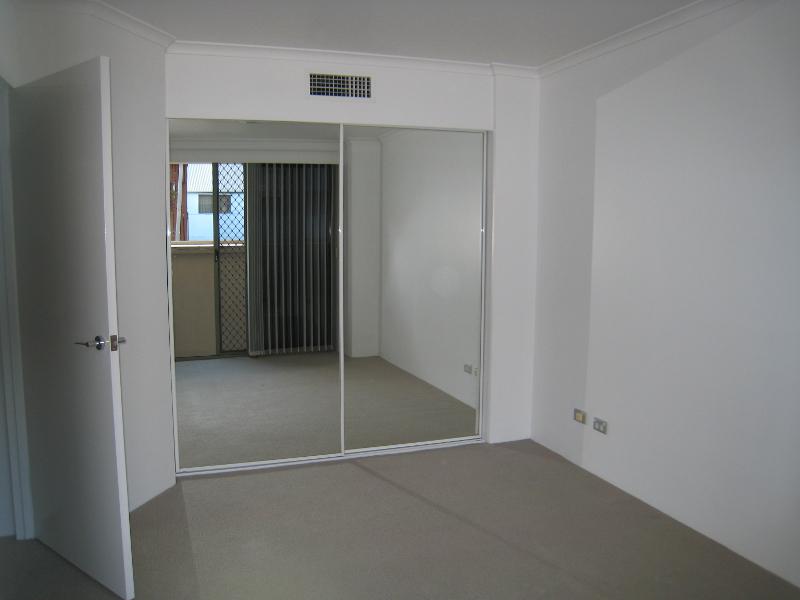 Pyrmont Modern 1 Bed Apartment Resort Style Building