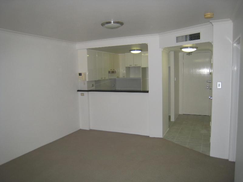 Pyrmont Modern 1 Bed Apartment Resort Style Building
