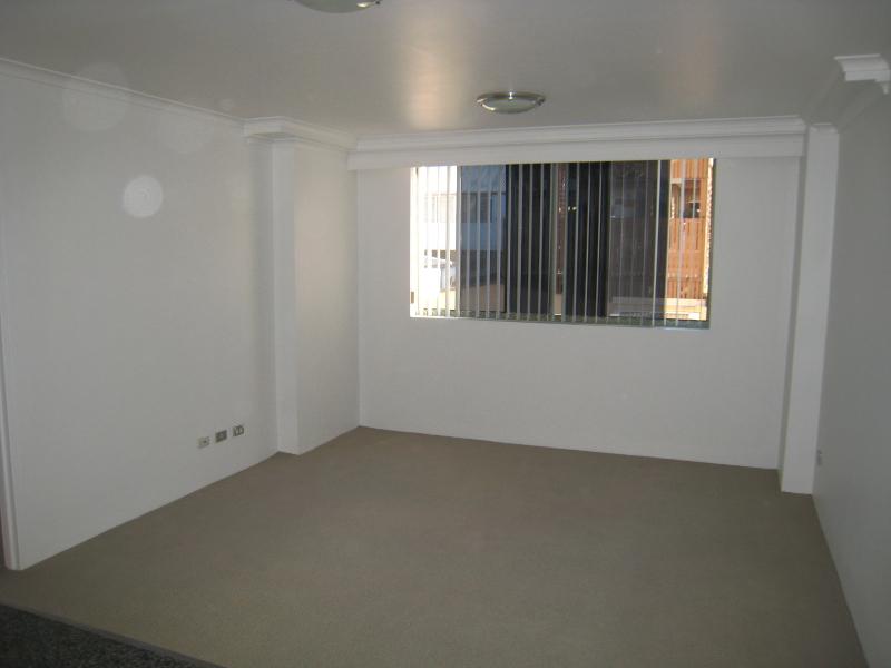 Pyrmont Modern 1 Bed Apartment Resort Style Building