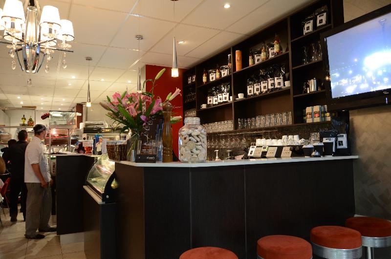 ESTABLISHED RESTAURANT/TAKEAWAY – PRIME LOCATION – BEST BUY AROUND!