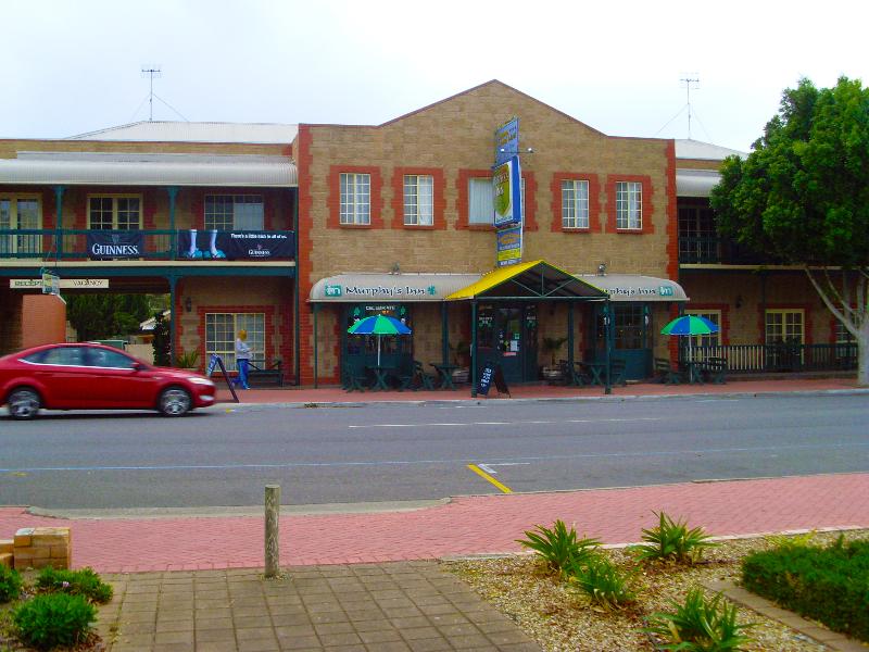 Motel accommodation, pub and restaurant with onsite residence