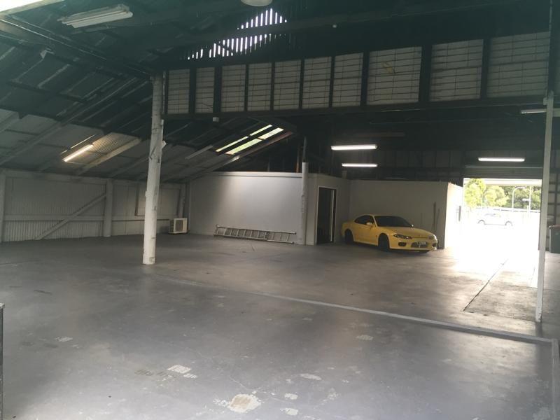 HUGE EXPOSURE WITH MULTIPLE OPTIONS (WAREHOUSE/STORAGE/MECHANICS/CAR YARD & MORE