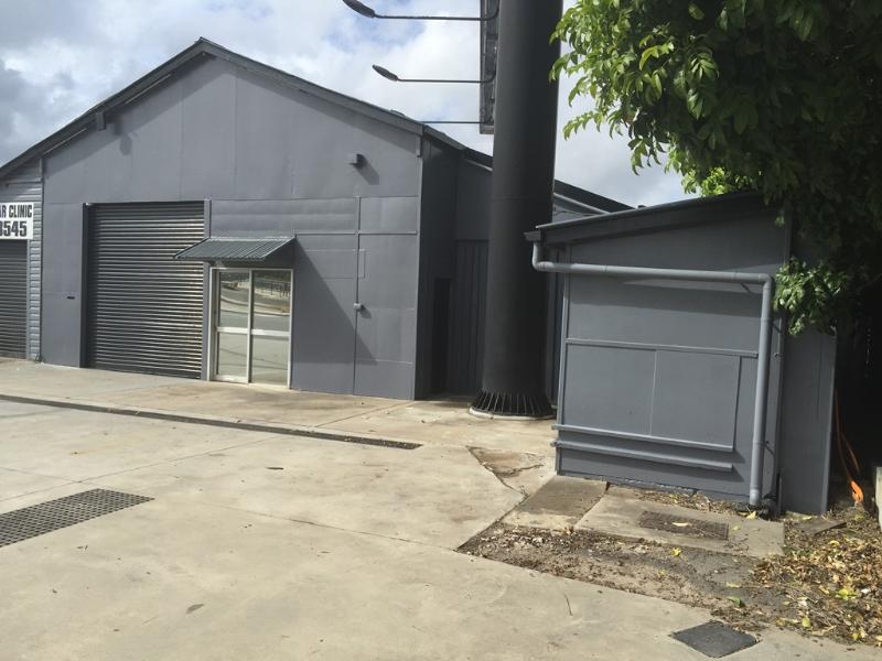 HUGE EXPOSURE WITH MULTIPLE OPTIONS (WAREHOUSE/STORAGE/MECHANICS/CAR YARD & MORE