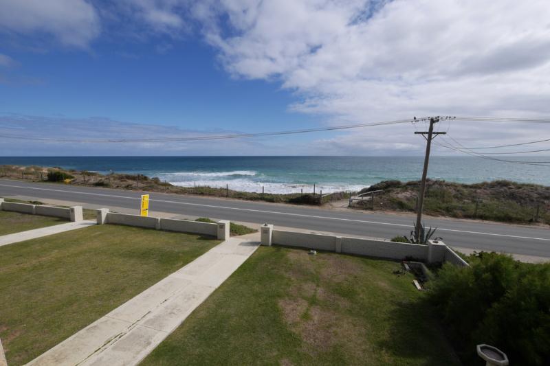 Beachfront Townhouse with Amazing Views