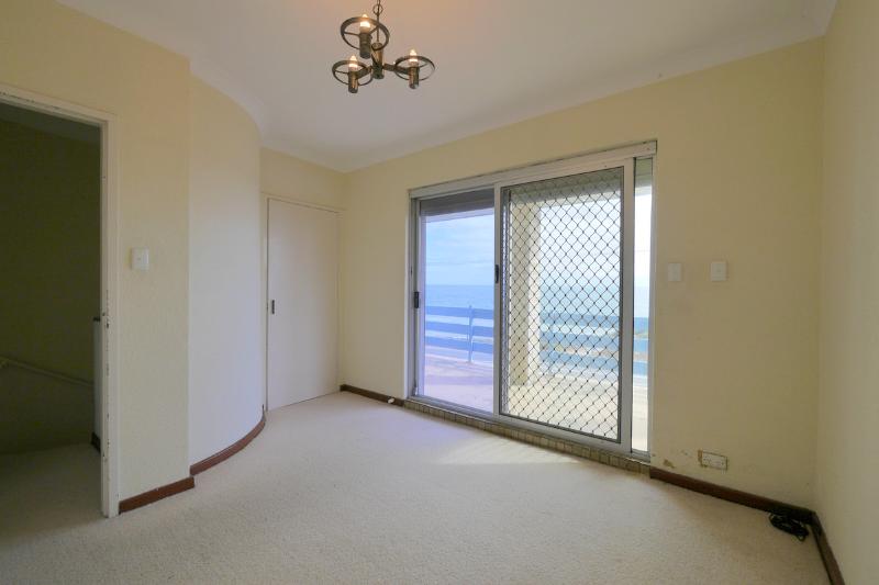Beachfront Townhouse with Amazing Views