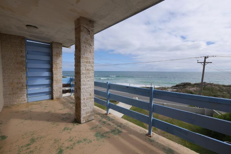 Beachfront Townhouse with Amazing Views