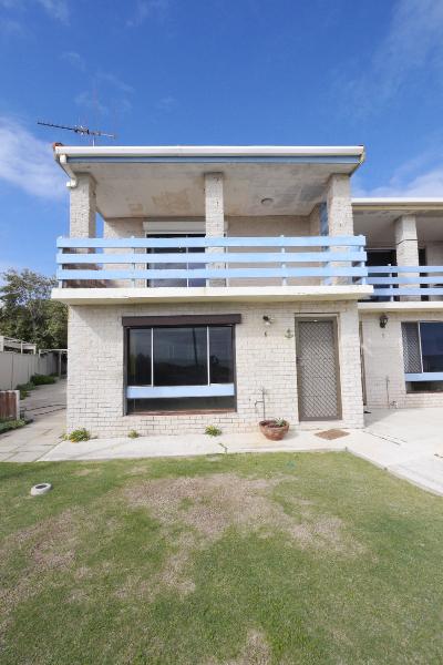 Beachfront Townhouse with Amazing Views