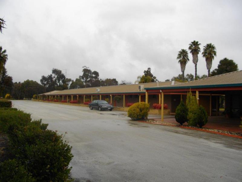 Motel leasehold for sale in Barooga .