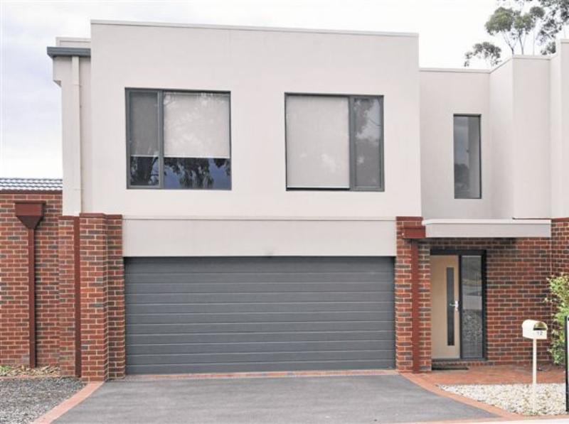 12 Delbridge Street Golden Square VIC 3555 Townhouse for Sold owner