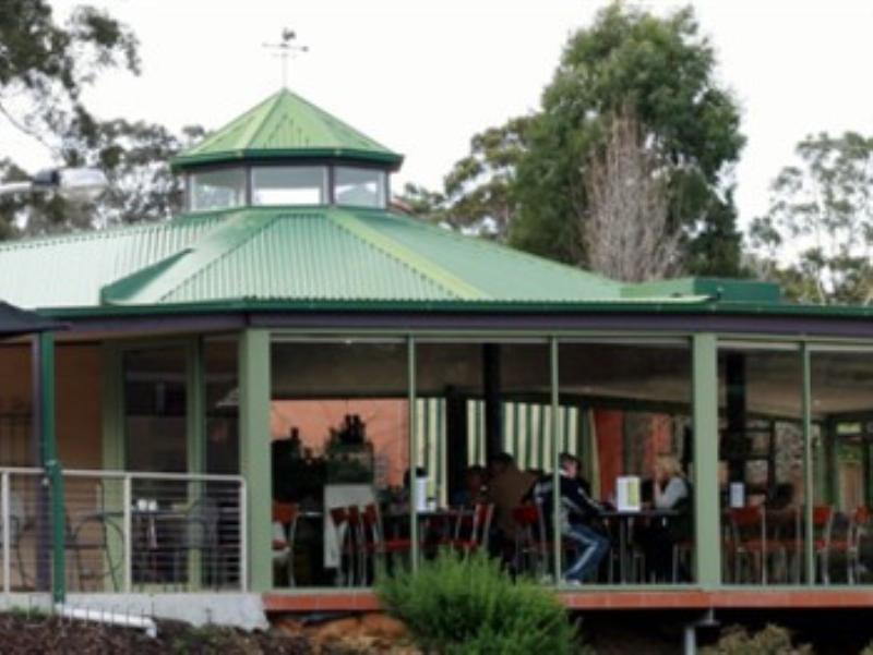 Café for sale in Eltham – beautiful views for your customers.