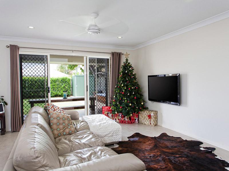 Great home in fantastic location. Pets allowed!