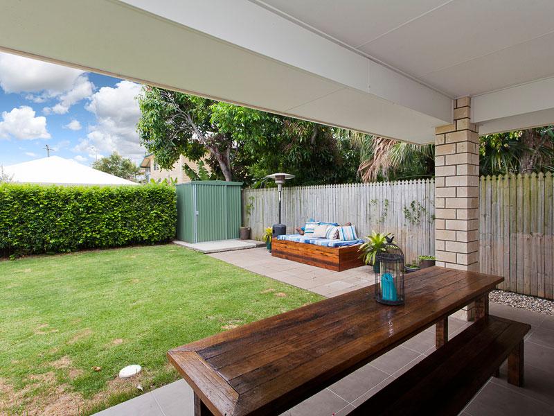 Great home in fantastic location. Pets allowed!